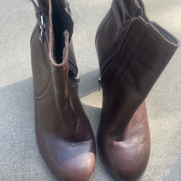 Brown booties size 5.5 - Picture 4 of 4